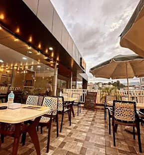 MUNCHIES EATERY AND LOUNGE