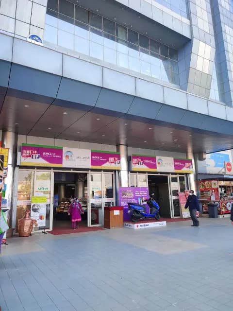 Bhat-Bhateni Super-Store Bouddha