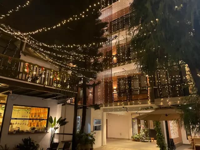 Sam's Apartment Hotel